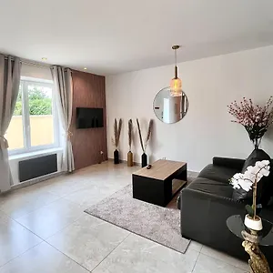 Villa Moderne Avec 3 Barbecue Et Grande Terrasse, Feyzin