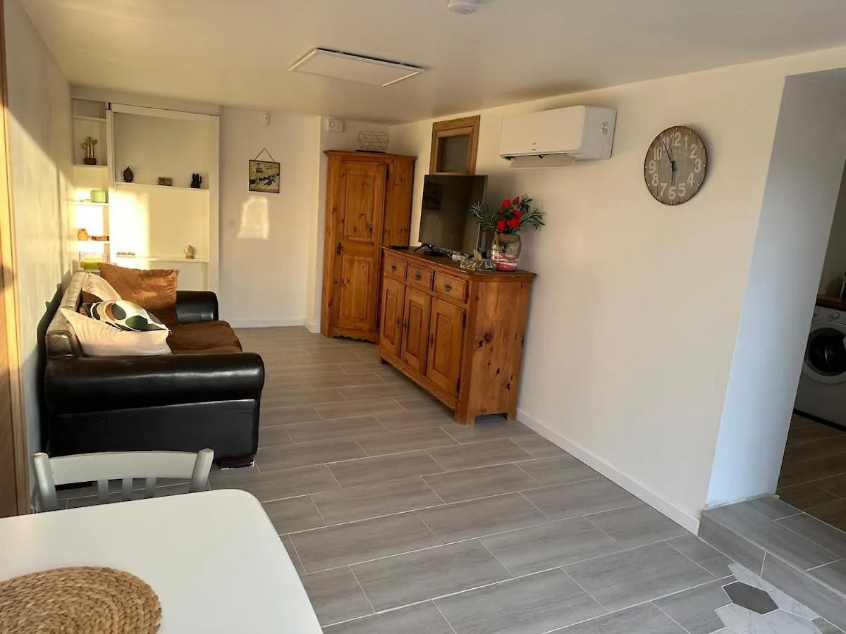 Bel Appartement T2 Dans Maison Feyzin 0*,  France